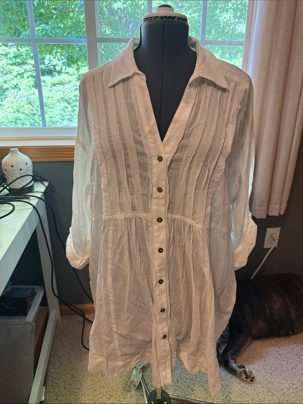 Women’s White Textured Button-Front Tunic Shirt